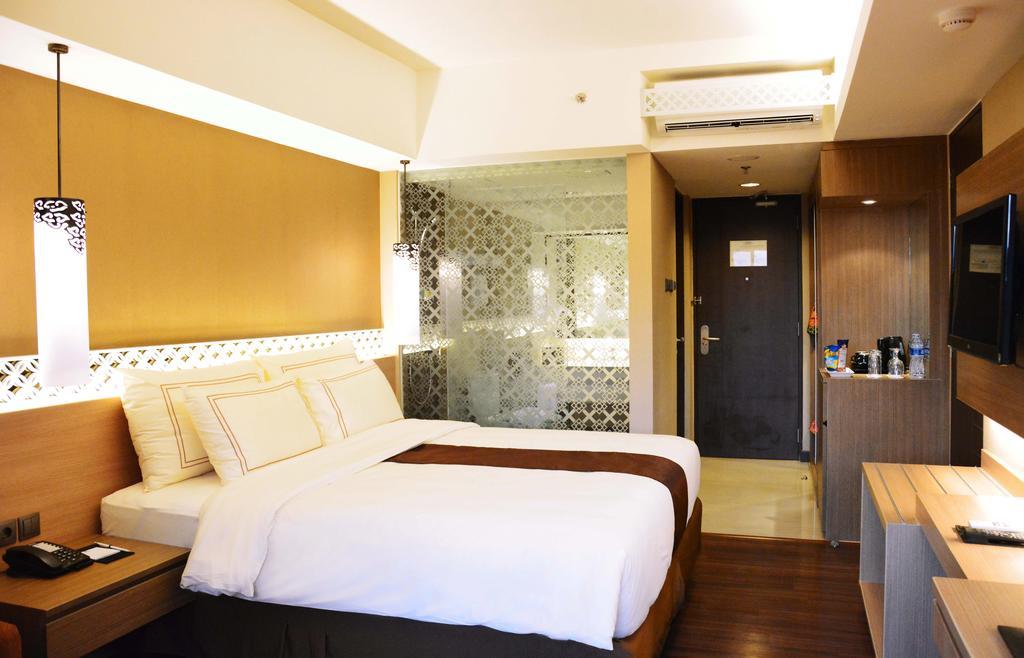 Ramada By Wyndham Bali Sunset Road Kuta Hotel Seminyak Exterior foto