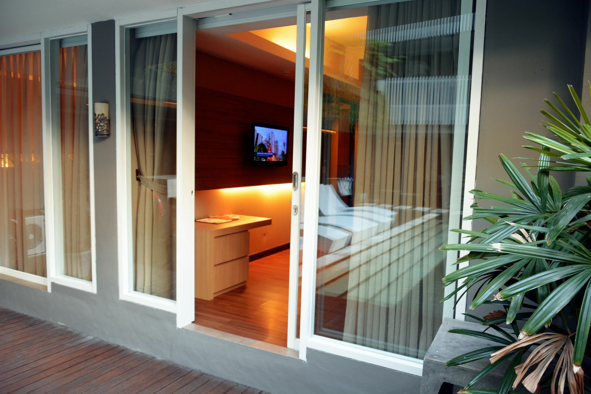 Ramada By Wyndham Bali Sunset Road Kuta Hotel Seminyak Exterior foto